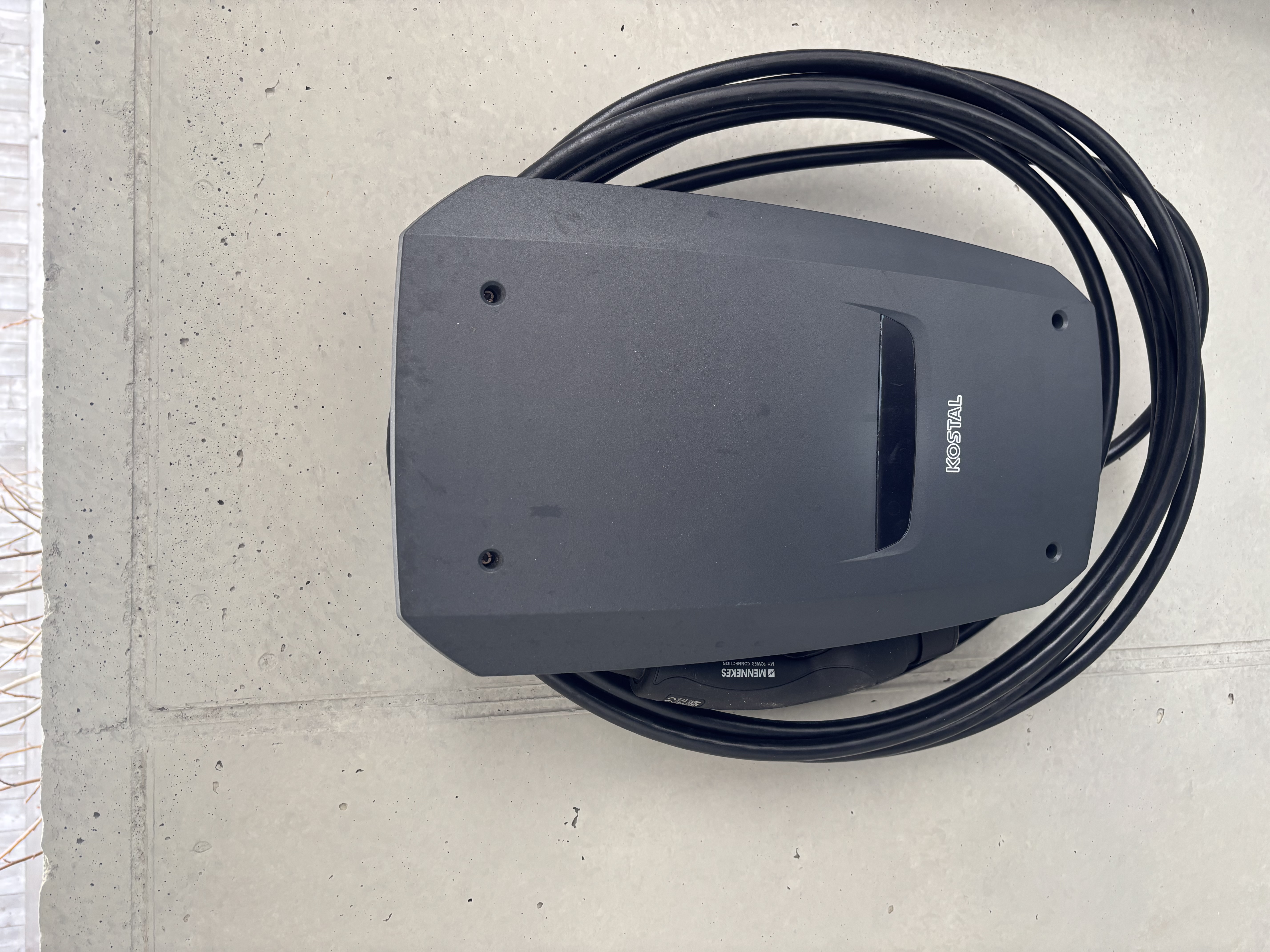 Borne de recharge installée pour un véhicule électrique