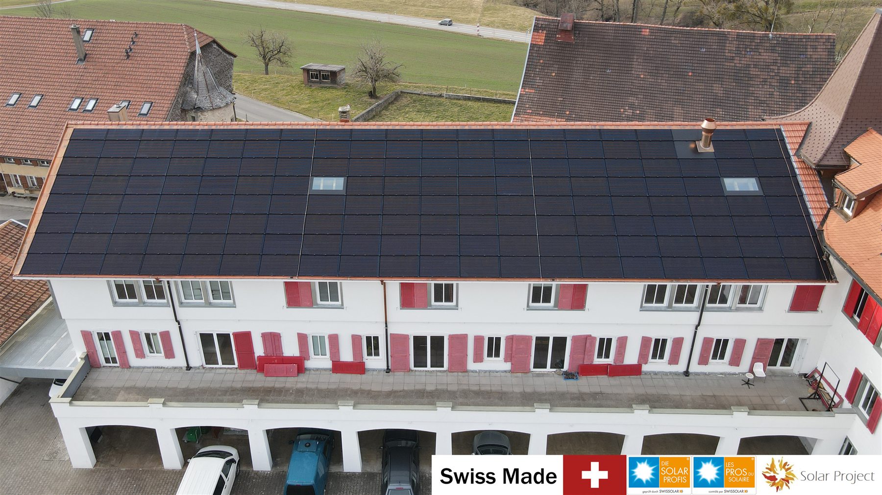 Intégration photovoltaïque autour de fenêtres de toit